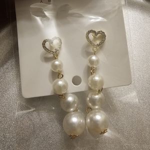 4 pieces of beautiful and colorful earrings